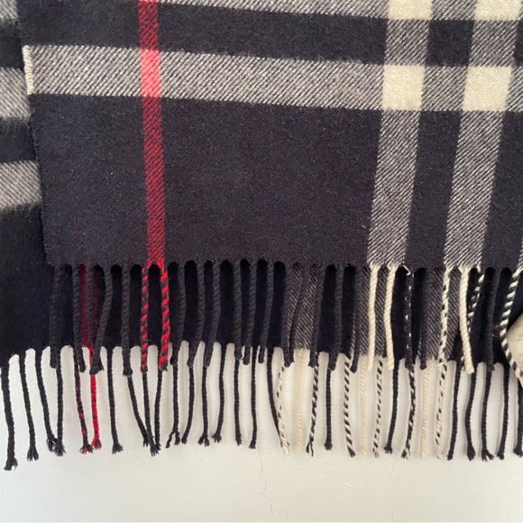 Burberry Scarf - Picture 4 of 9